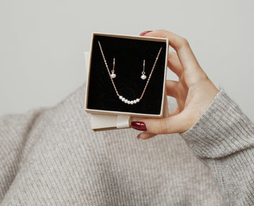 Jak pečovat o šperky v zimě: kompletní průvodce, který prodlouží jejich životnost